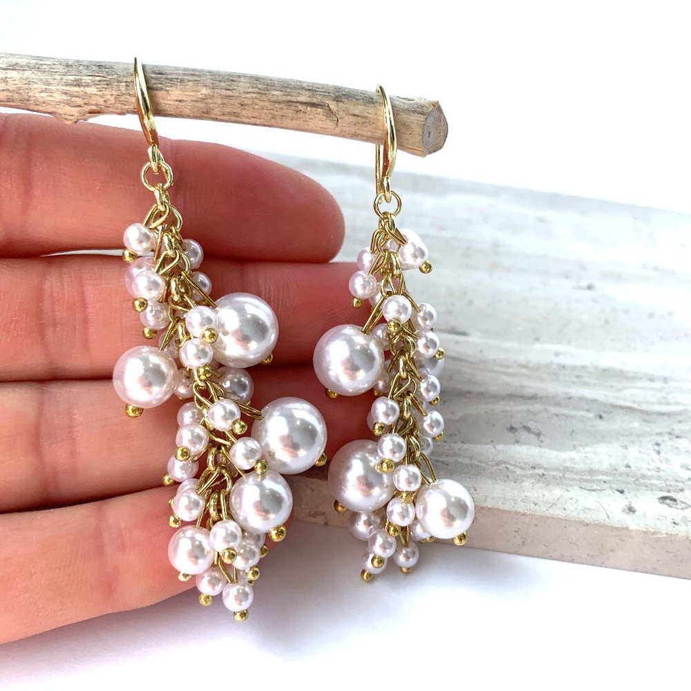 NEW~ Anthropologie Pearl Cluster Drop Earrings - Picture 2 of 8